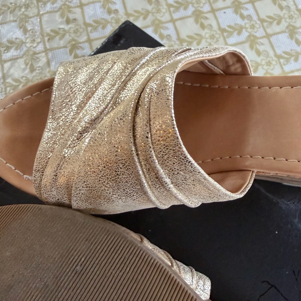 Diane Von Furstenberg Metallic Gold Sandals size 8.5